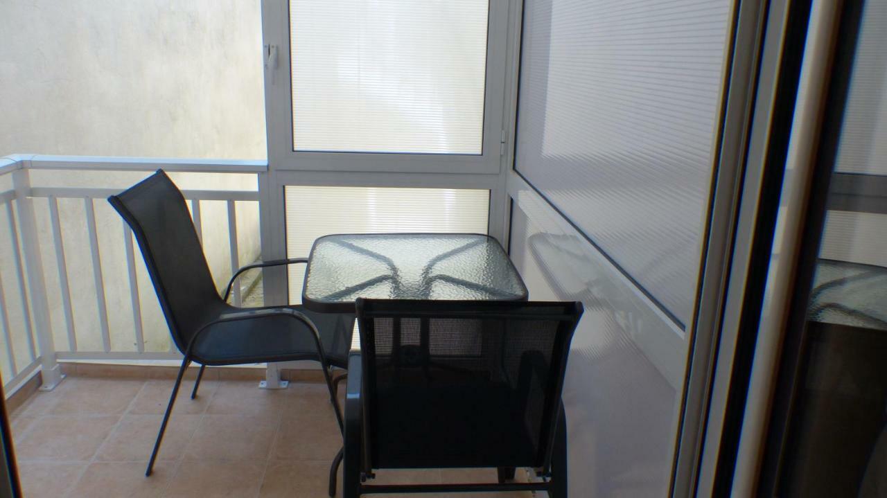White Apartment 70M From The Sea Néa Péramos Exterior foto